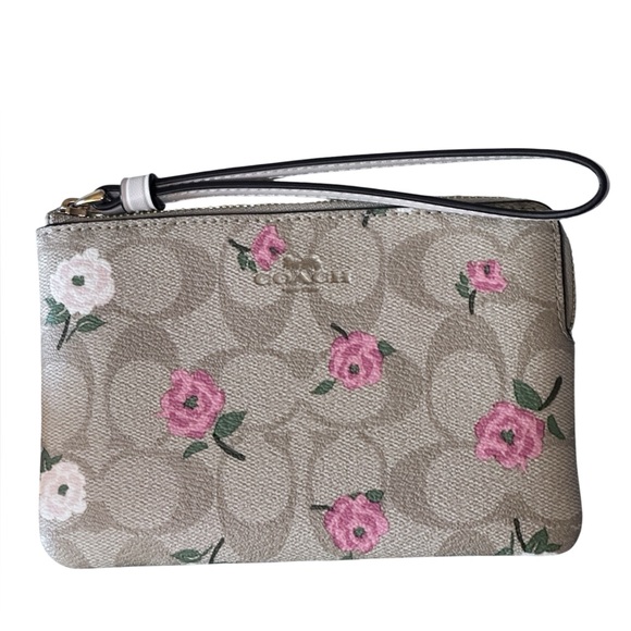 NWT Coach Corner Zip Wristlet in Signature Canvas. Retail $89.00